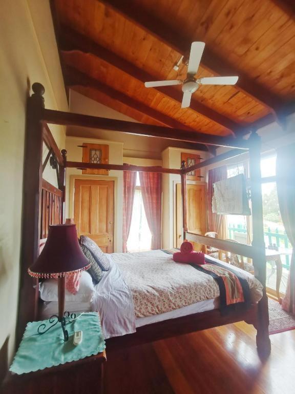 The Goat And Goose Bed & Breakfast Lakes Entrance Ruang foto