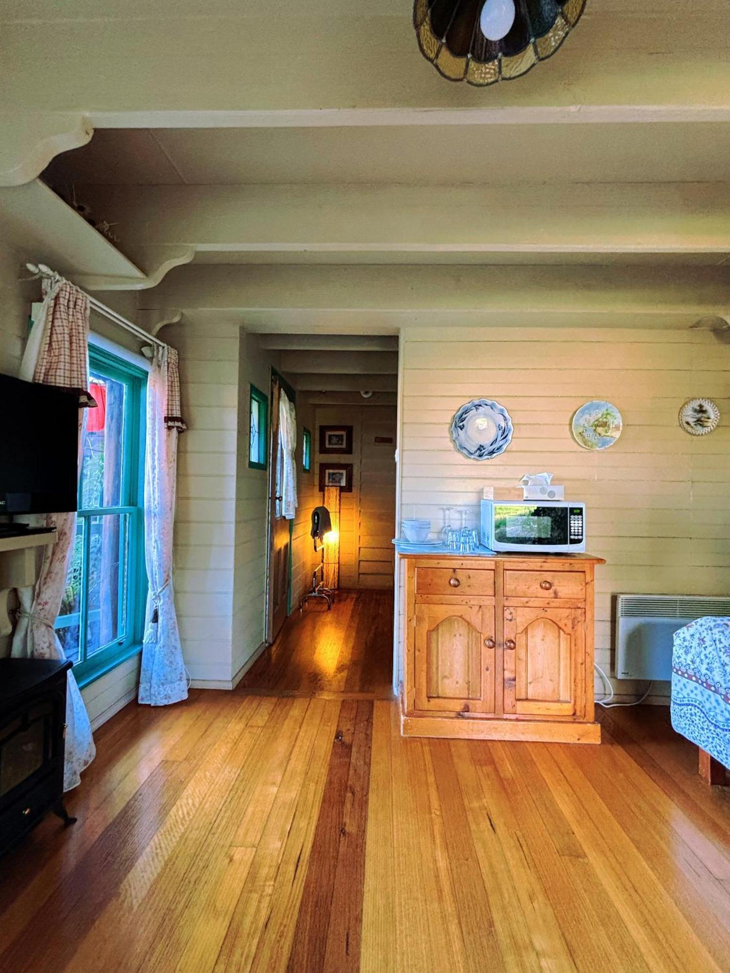 The Goat And Goose Bed & Breakfast Lakes Entrance Bagian luar foto