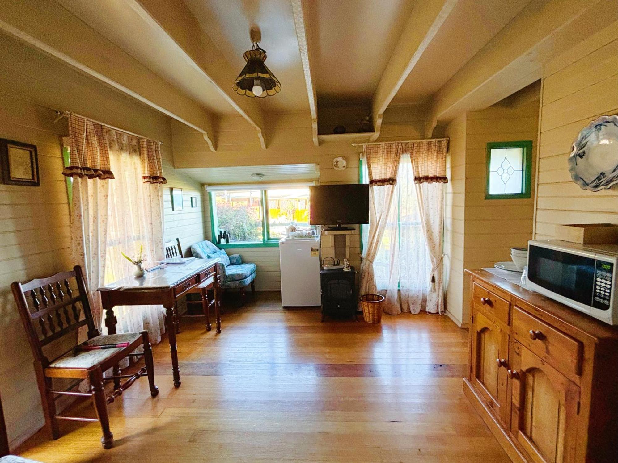 The Goat And Goose Bed & Breakfast Lakes Entrance Bagian luar foto