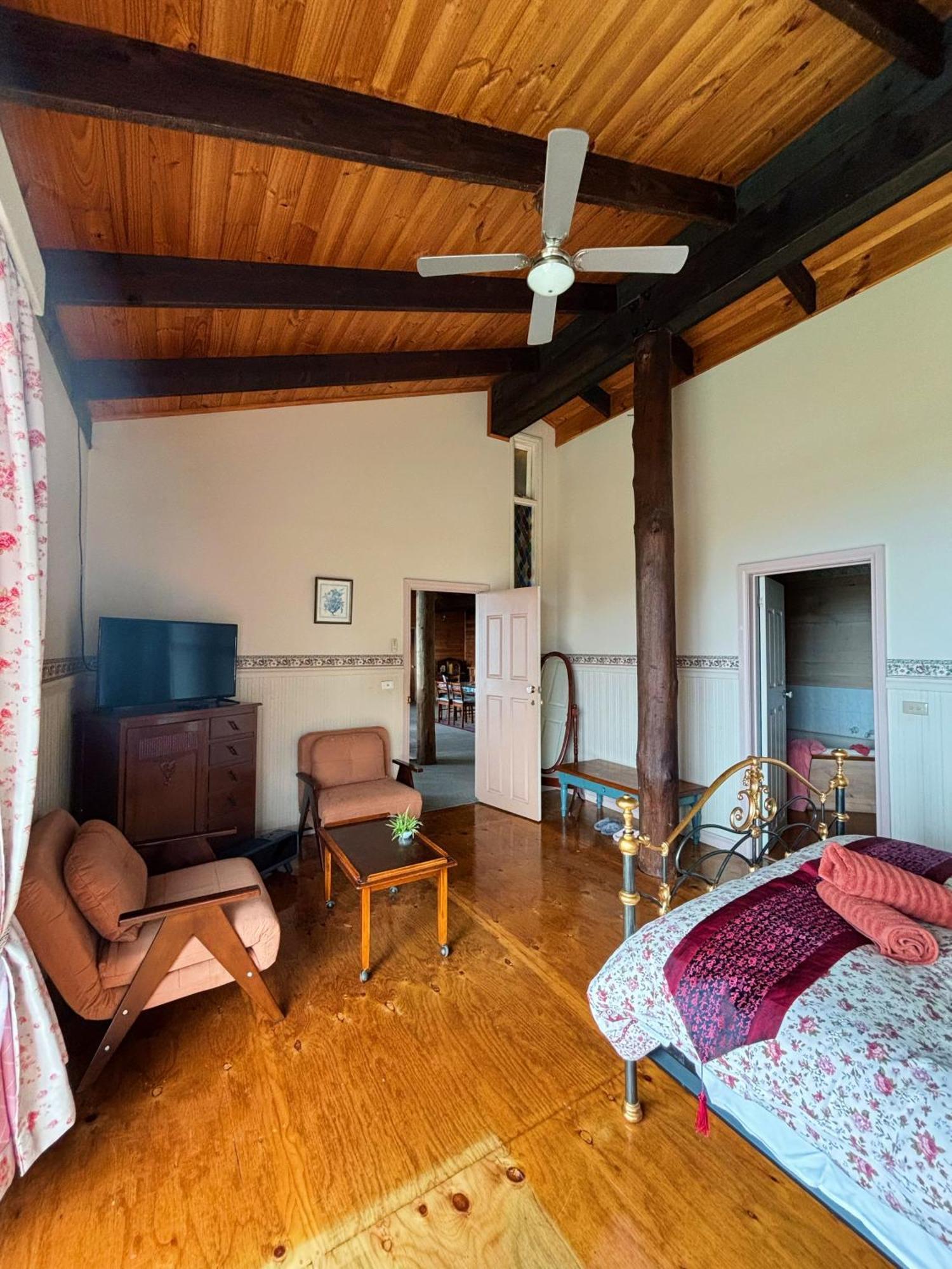 The Goat And Goose Bed & Breakfast Lakes Entrance Ruang foto